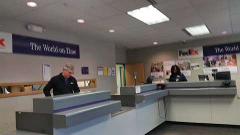 Jobs in FedEx Ship Center - reviews